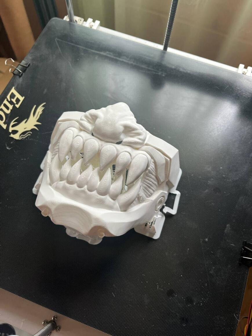 Маска в стиле киберпанк