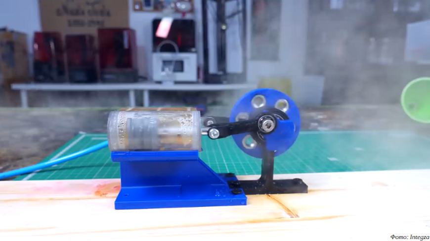 Португальский мейкер изготовил миниатюрную паровую машину с помощью 3D-принтера