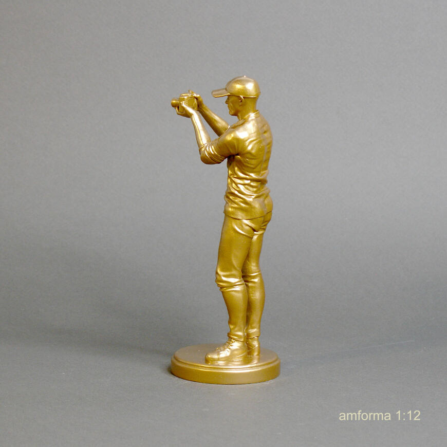 Статуэтка фотограф.