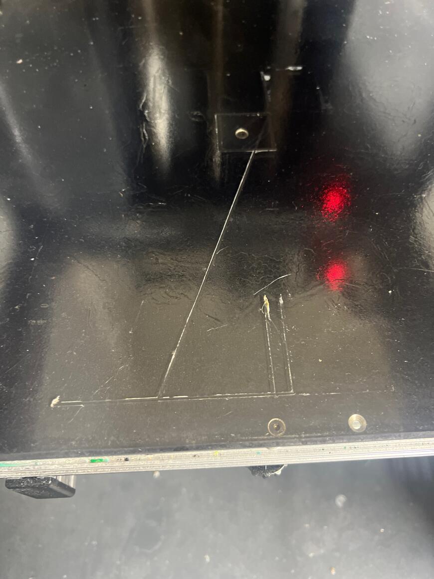 Пластик выходит с другой стороны от сопла