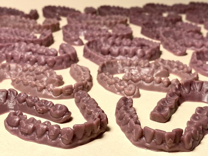 Много челюстей