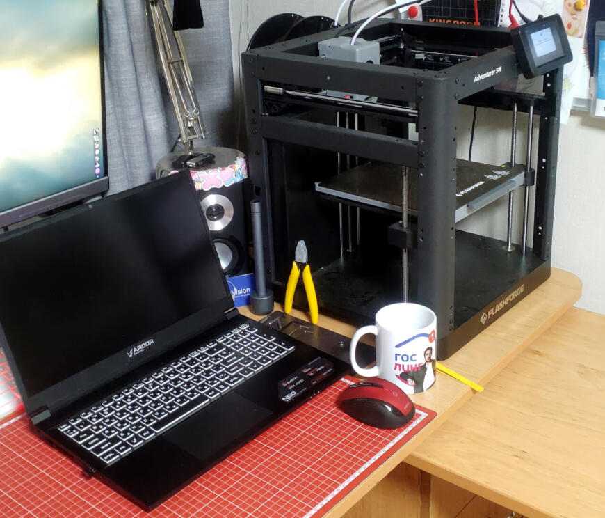 Бесшумный настольный 3D-принтер PonyBot