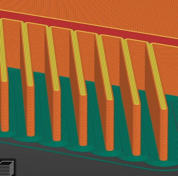 Вертикальное расслоение слоев PETG на тонких элементах.