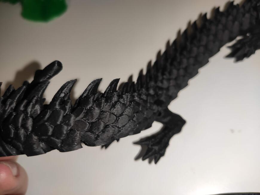 На волне модельки дракона (PLA: FDplast, my3D.art) без усов =)