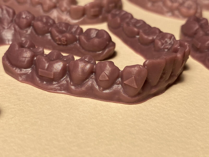 Много челюстей