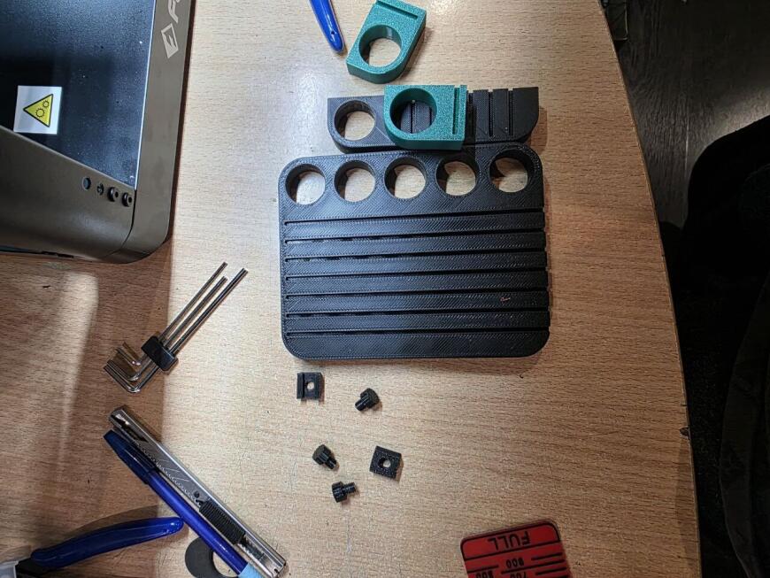 Как я печатал себе полку под мониторы.