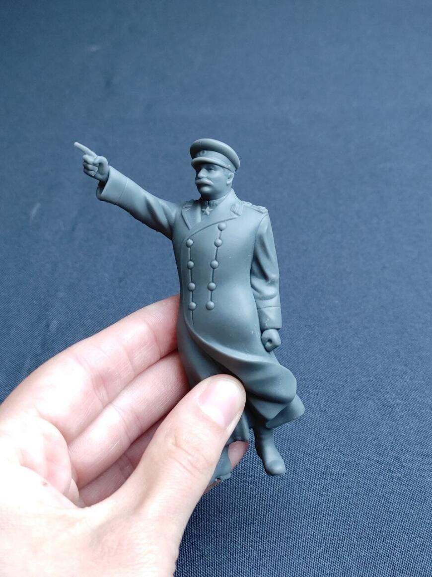 Фигурка Сталина, напечатанная на фотополимерном принтере