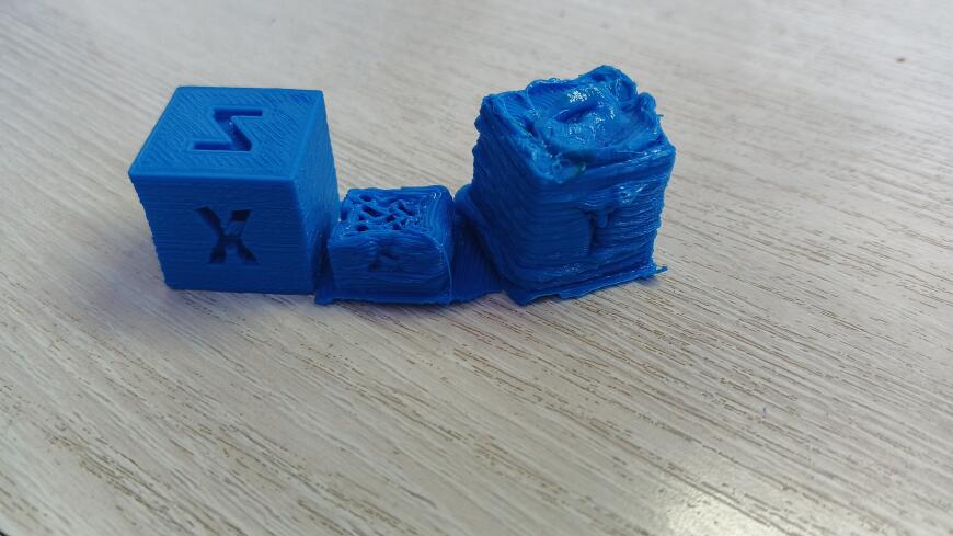 Как убрать морщины и отлипания от стола, принтер самодельный, везде искал как убрать этот дефект с морщинами, ничего не помогло