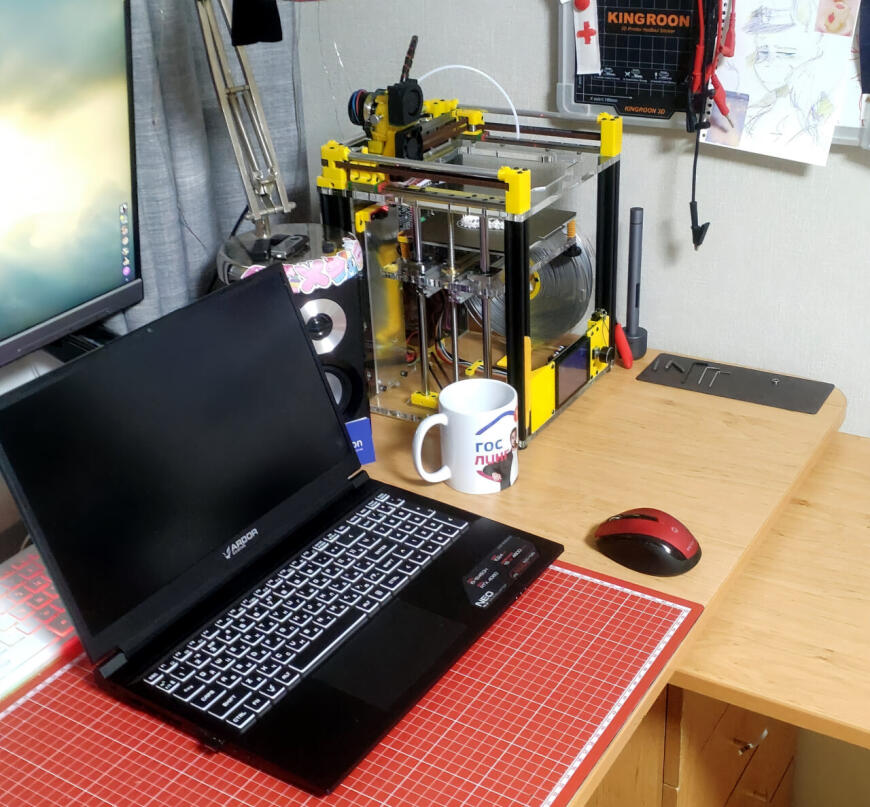 Бесшумный настольный 3D-принтер PonyBot