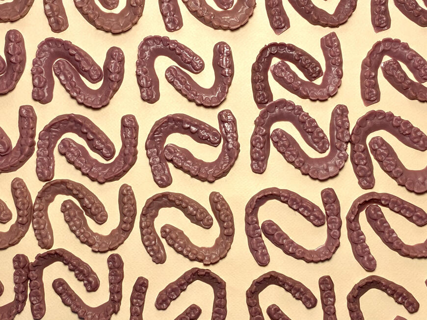 Много челюстей