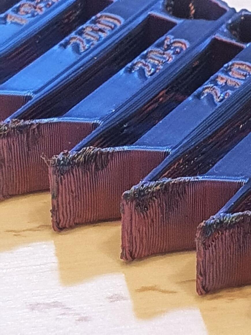 Дефект печати навесаний PlA Silk