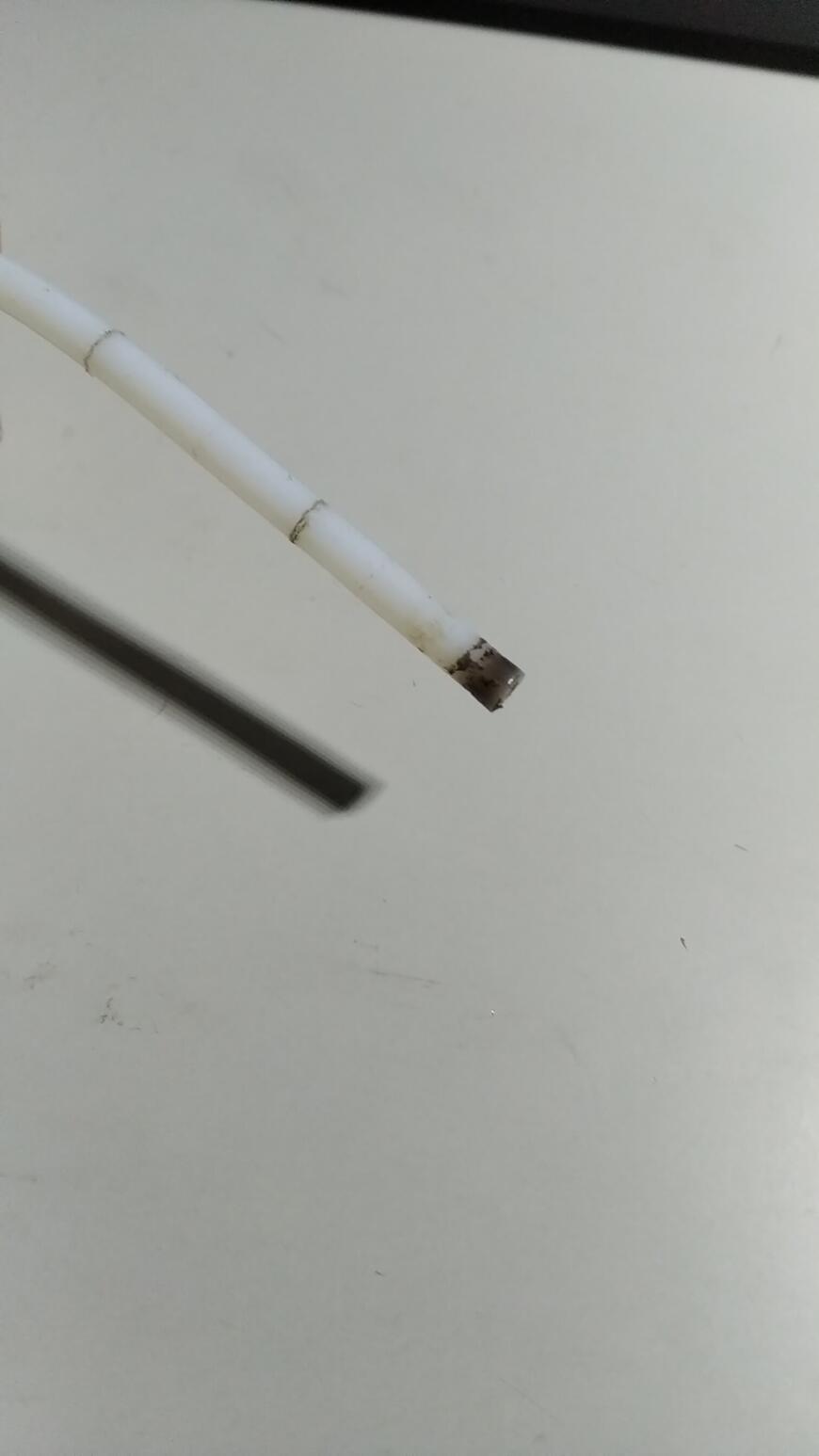 Пробка внутри тефлоновой трубки Пробка внутри тефлоновой трубки