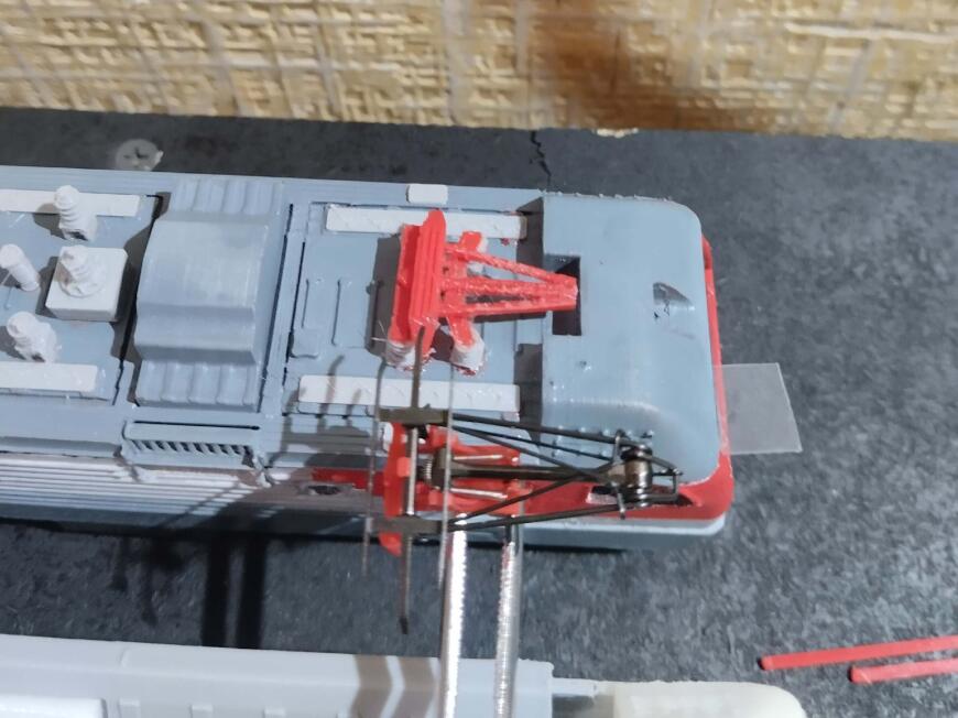 Сборная модель электровоза ЭП1М (П) 1/87