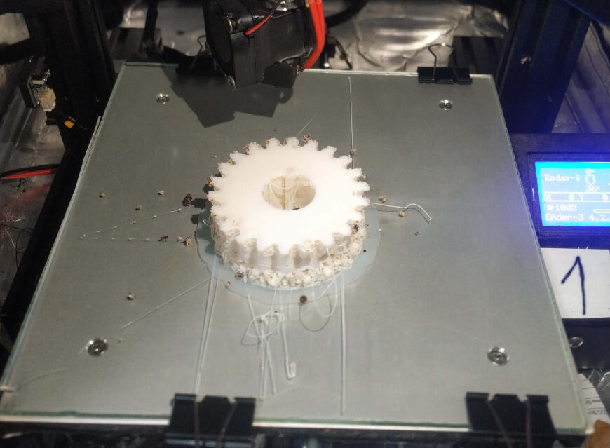 Посторонние полосы пластика и странные символы на экране Ender 3