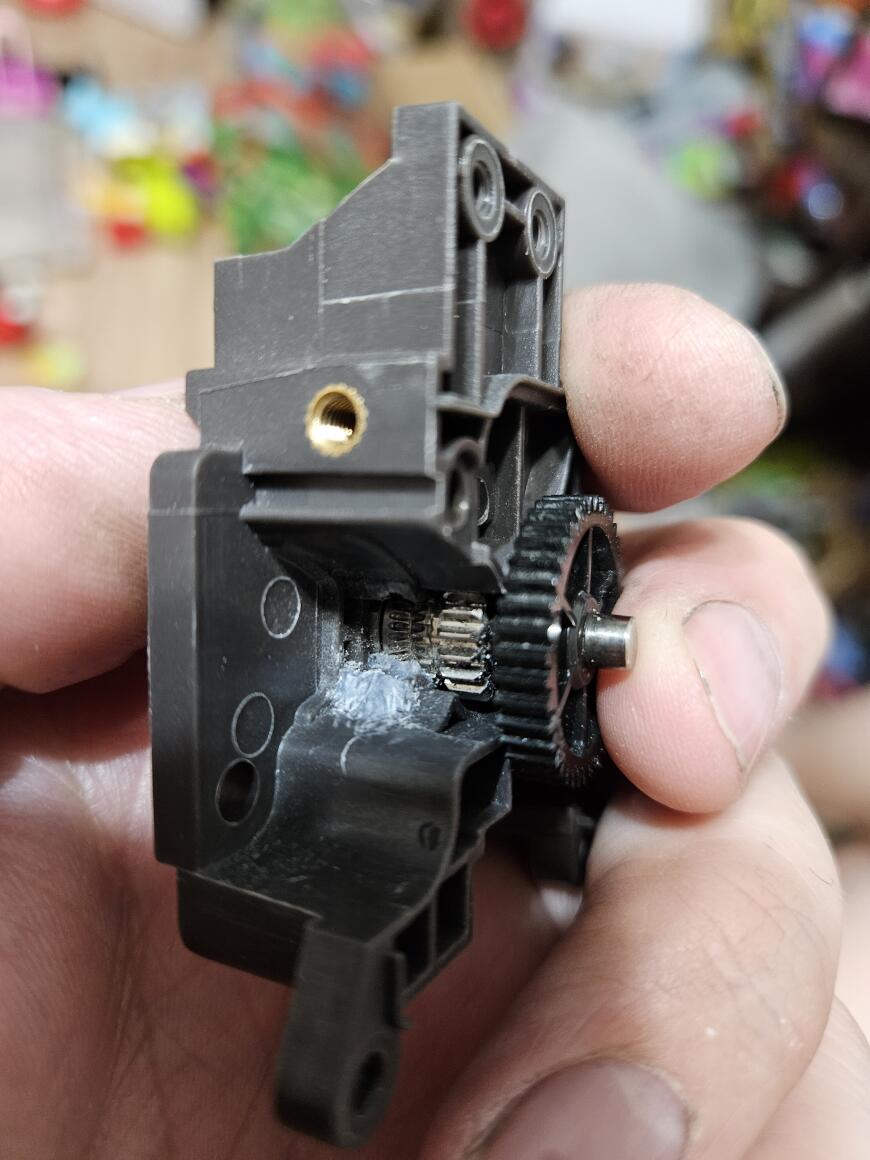 Быстрое уменьшение зазоров между корпусом и шестернями... для печати мягким филаментом.