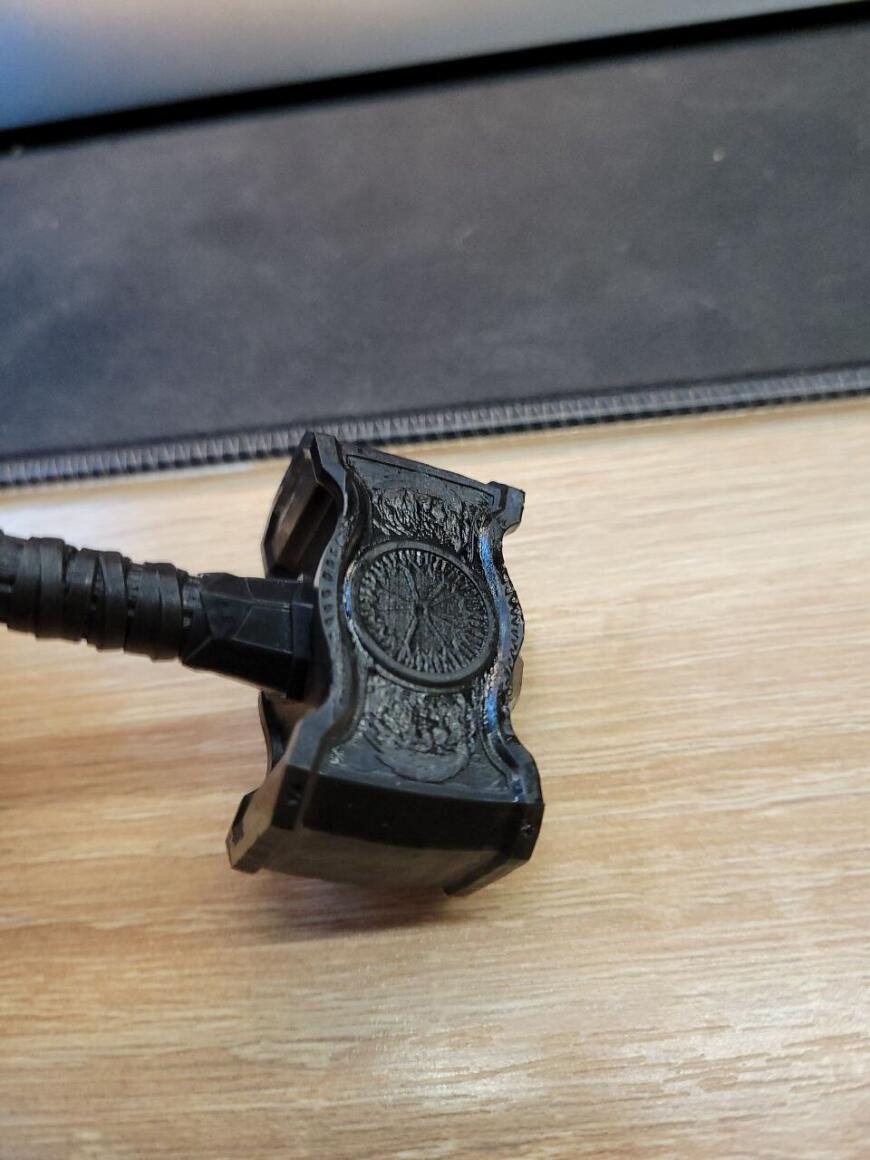 Неотмываемые следы смолы