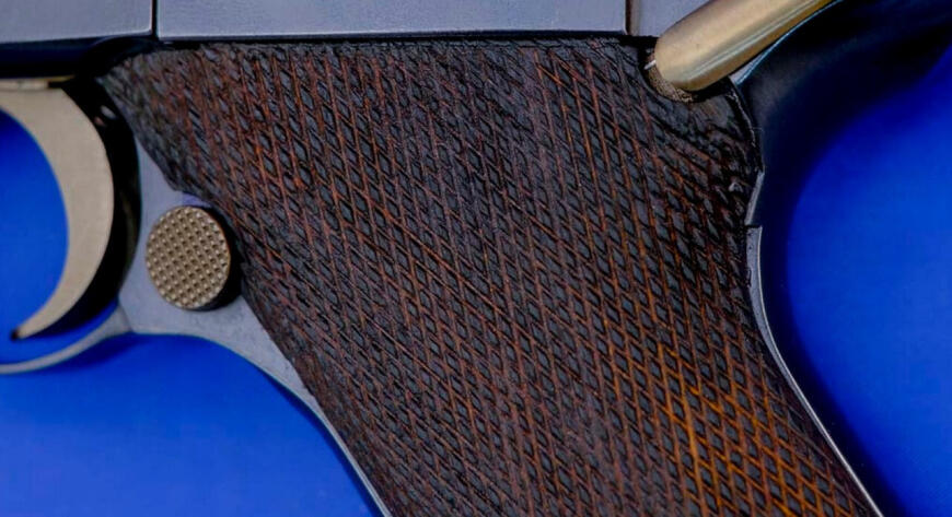 Borchardt-Luger pistol. «Настоящий» из пластика.
