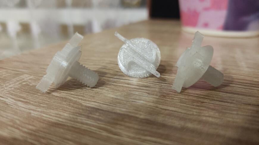 Винты крепления козырька кросового мотошлема Airoh Aviator