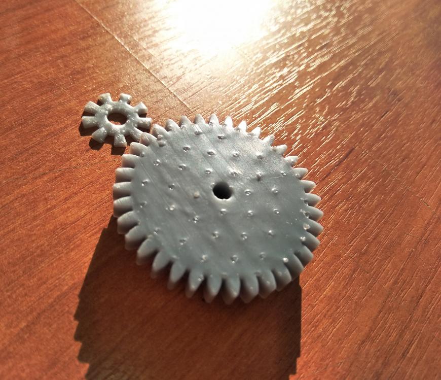 Anycubic Photon качество поверхности со стороны поддержек и слоистость.