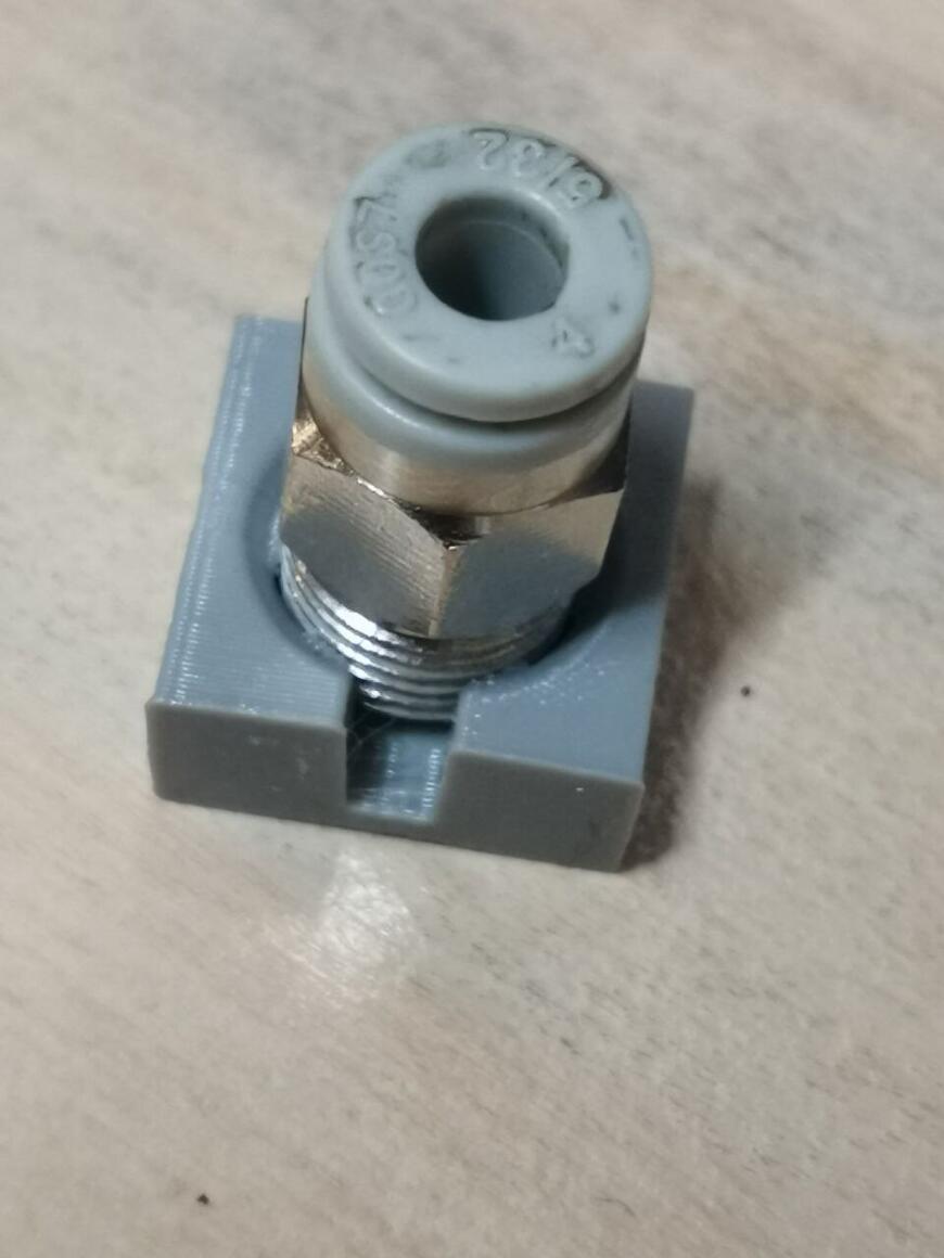 Антивандальная псевдо-резьба в пластике для металлического крепежа Антивандальная псевдо-резьба в пластике для металлического крепежа