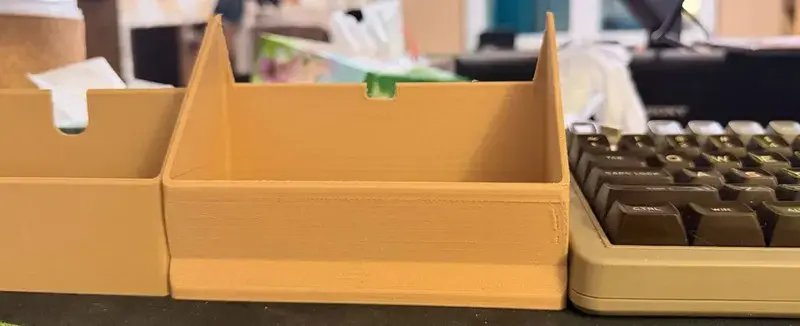 Ищу пластик серо-бежевого цвета