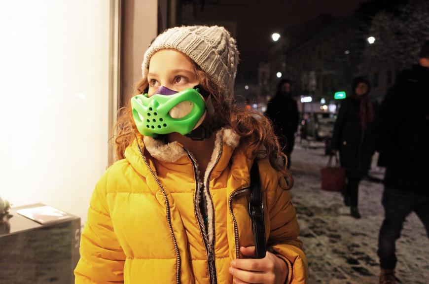 Зло на службе добра: Суперзлодейская 3D-печатная маска защищает детей от загрязненного воздуха
