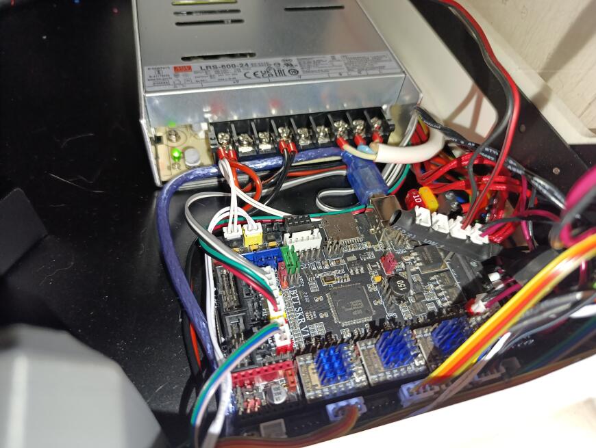 Когда твой принтер старше твоего брака, но ты всё ещё веришь в любовь и новую материнскую плату Когда твой принтер старше твоего брака, но ты всё ещё веришь в любовь и новую материнскую плату