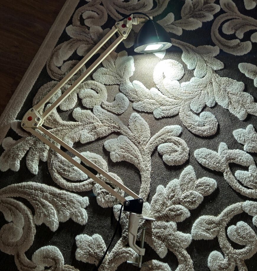 Лампа-крепеж для светодиодного прожектора