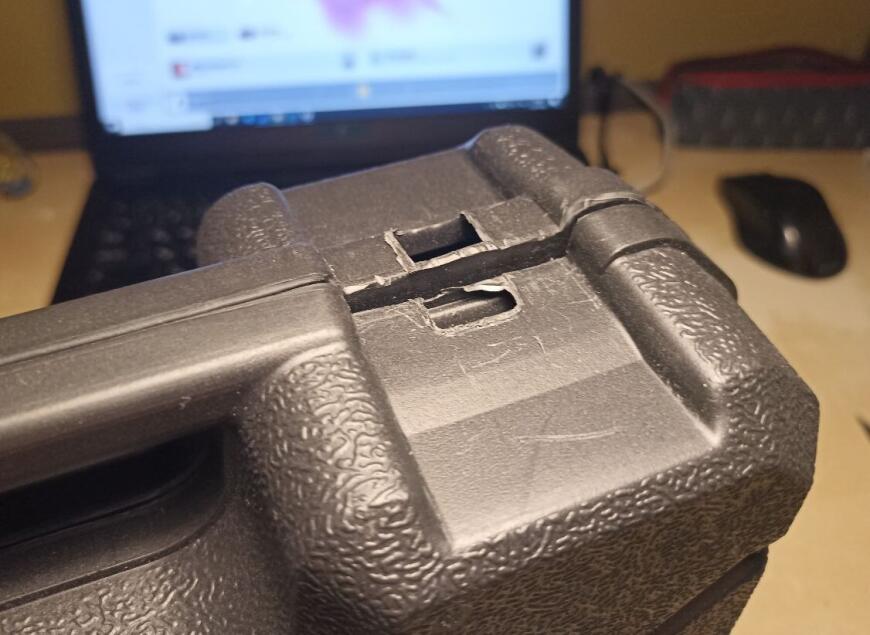 Самодельные застежки для ящика с инструментом