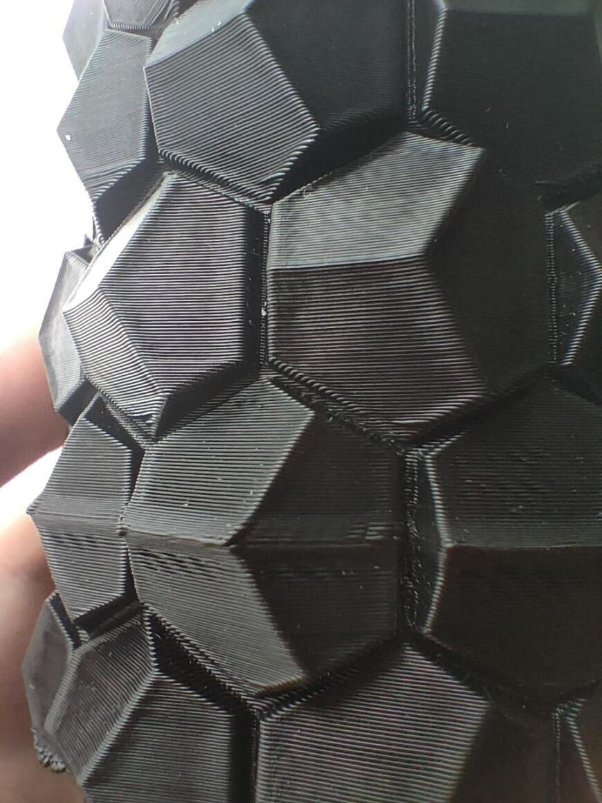 Creality Ender 3 - Смещение (наплыв) слоёв строго на одной высоте.