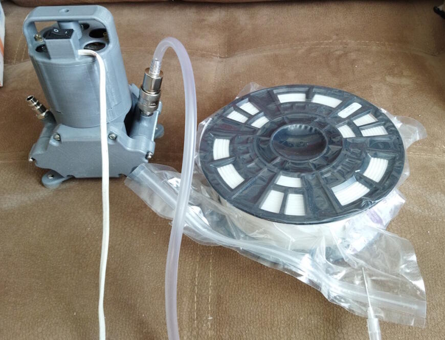 Универсальный компрессор-вакууматор.