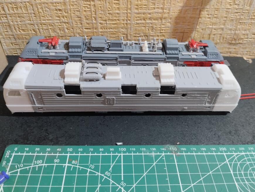 Сборная модель электровоза ЭП1М (П) 1/87