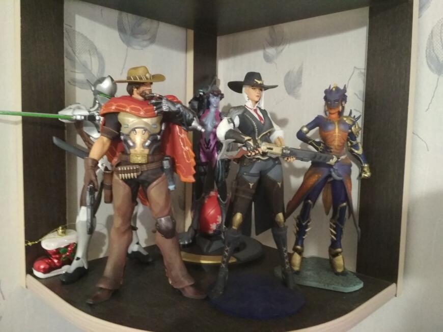 - Эй, Маккри, который час? - По-моему сейчас ровно пол… ах… очень смешно!