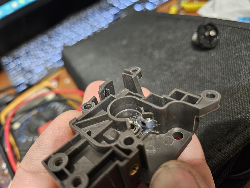 Быстрое уменьшение зазоров между корпусом и шестернями... для печати мягким филаментом. Быстрое уменьшение зазоров между корпусом и шестернями... для печати мягким филаментом.