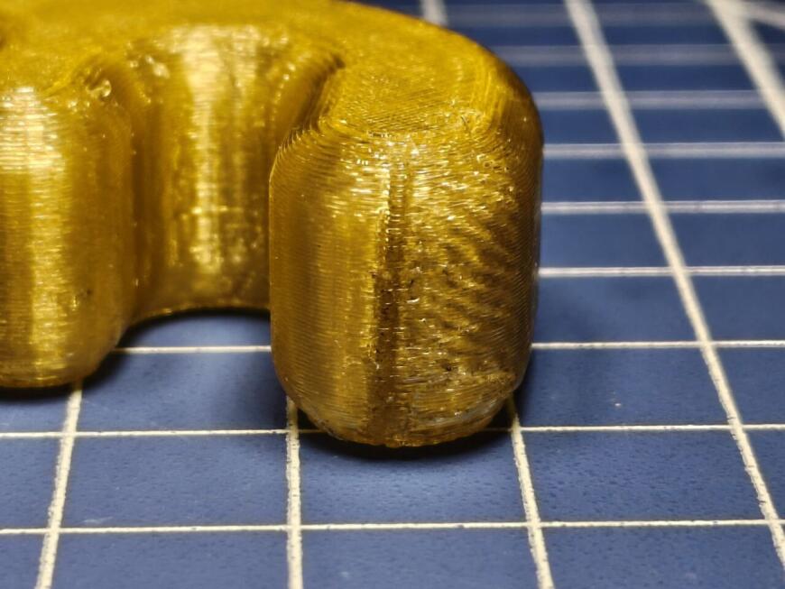 Рваная экструзия на углах и в начале слоя Рваная экструзия на углах и в начале слоя