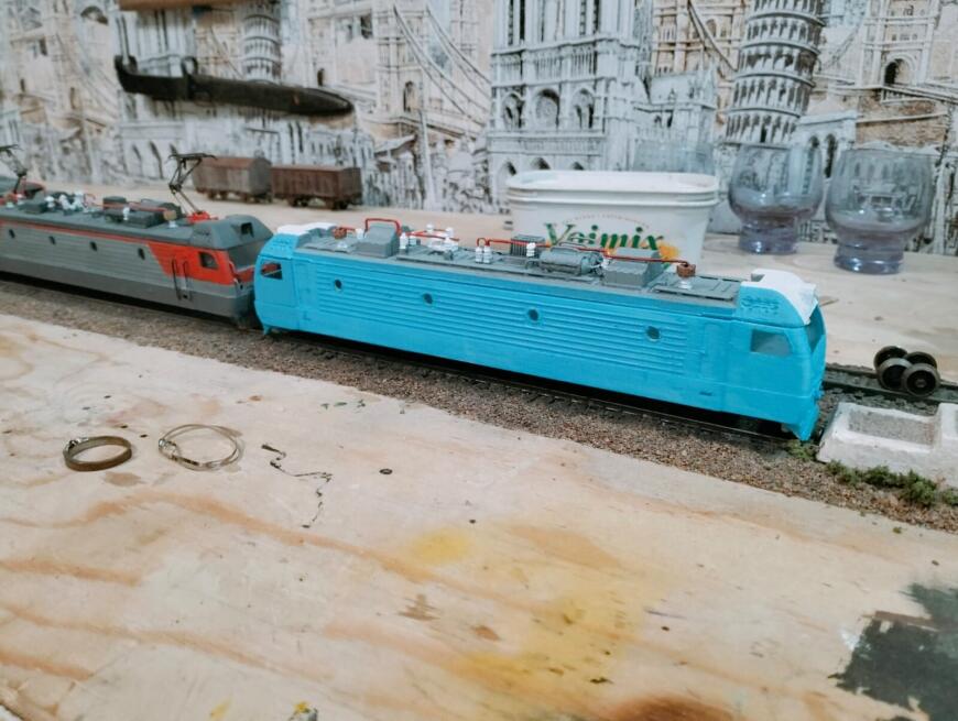 Сборная модель электровоза ЭП1М (П) 1/87