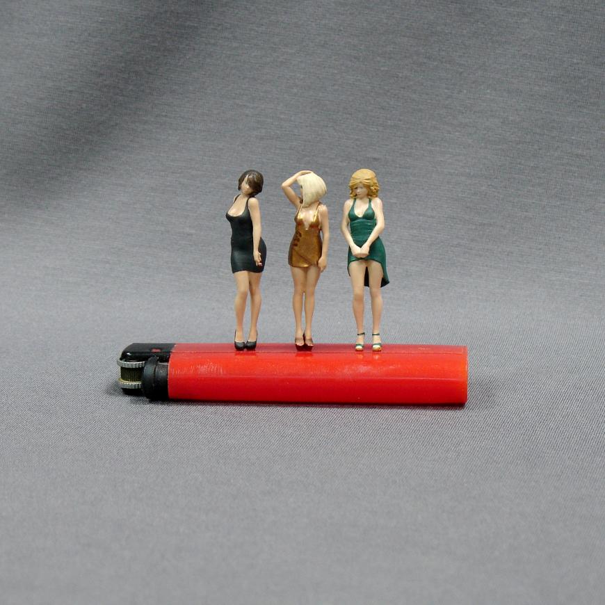 В вечерних платьях