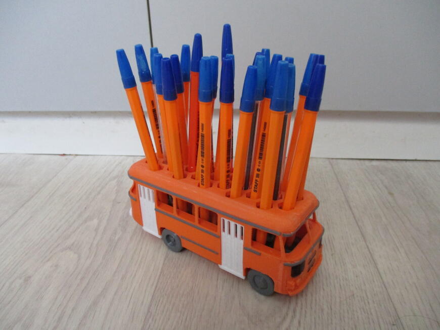 Подставка в виде автобуса,вторая модель,в цвете