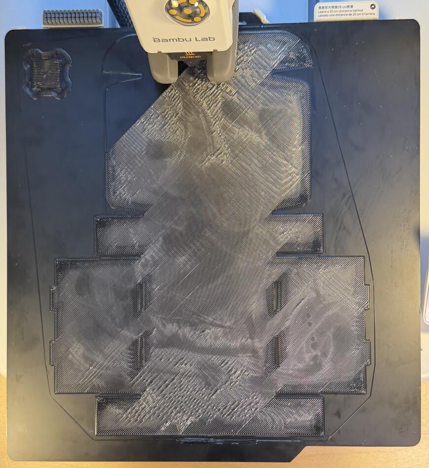 Первый слой, прозрачный PLA, плохо ложится на стол, бамбук А1