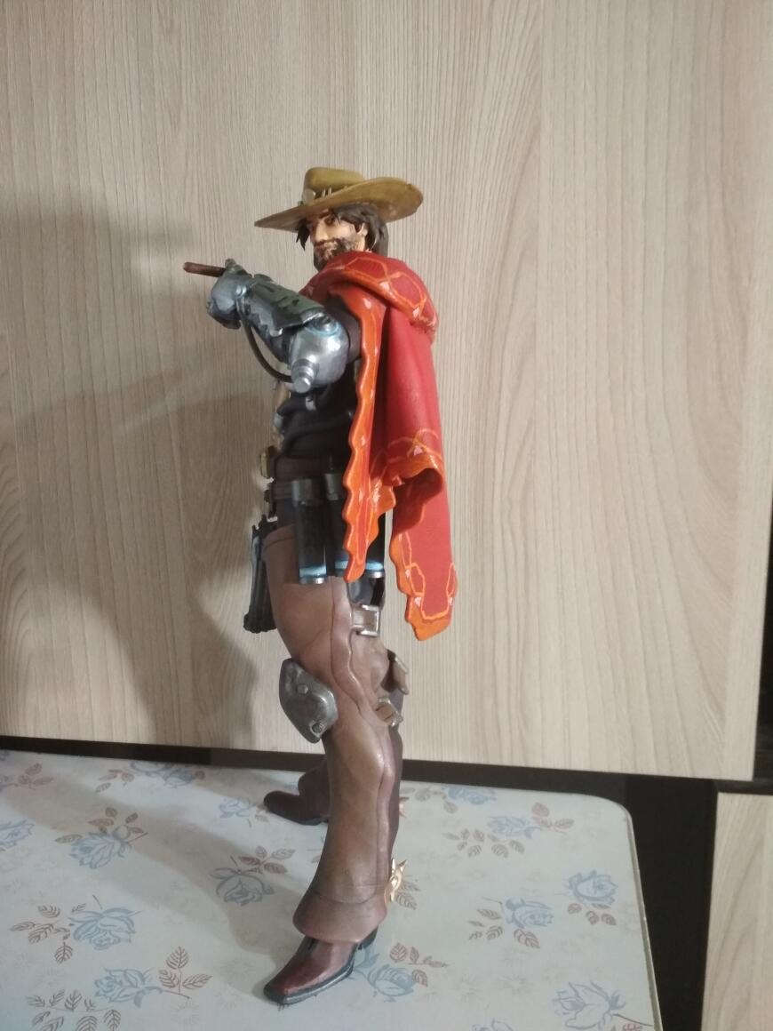 - Эй, Маккри, который час? - По-моему сейчас ровно пол… ах… очень смешно!