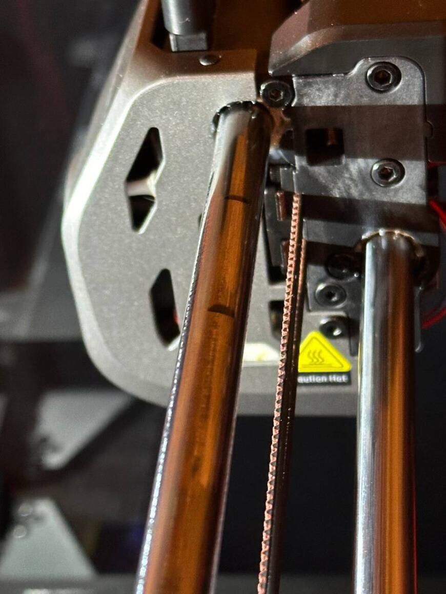 сочится пластик из принтера