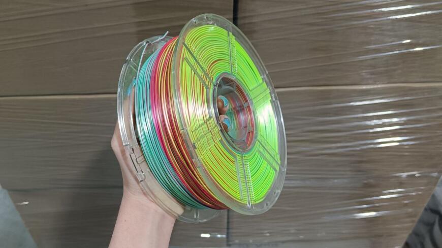 Как производят трёхцветную нить? Как производят трёхцветную нить?