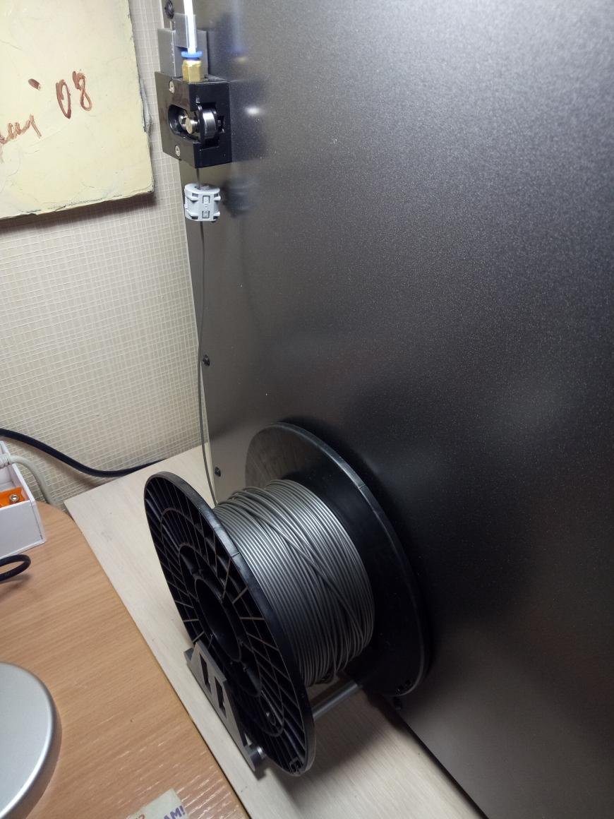 Держатель катушки.