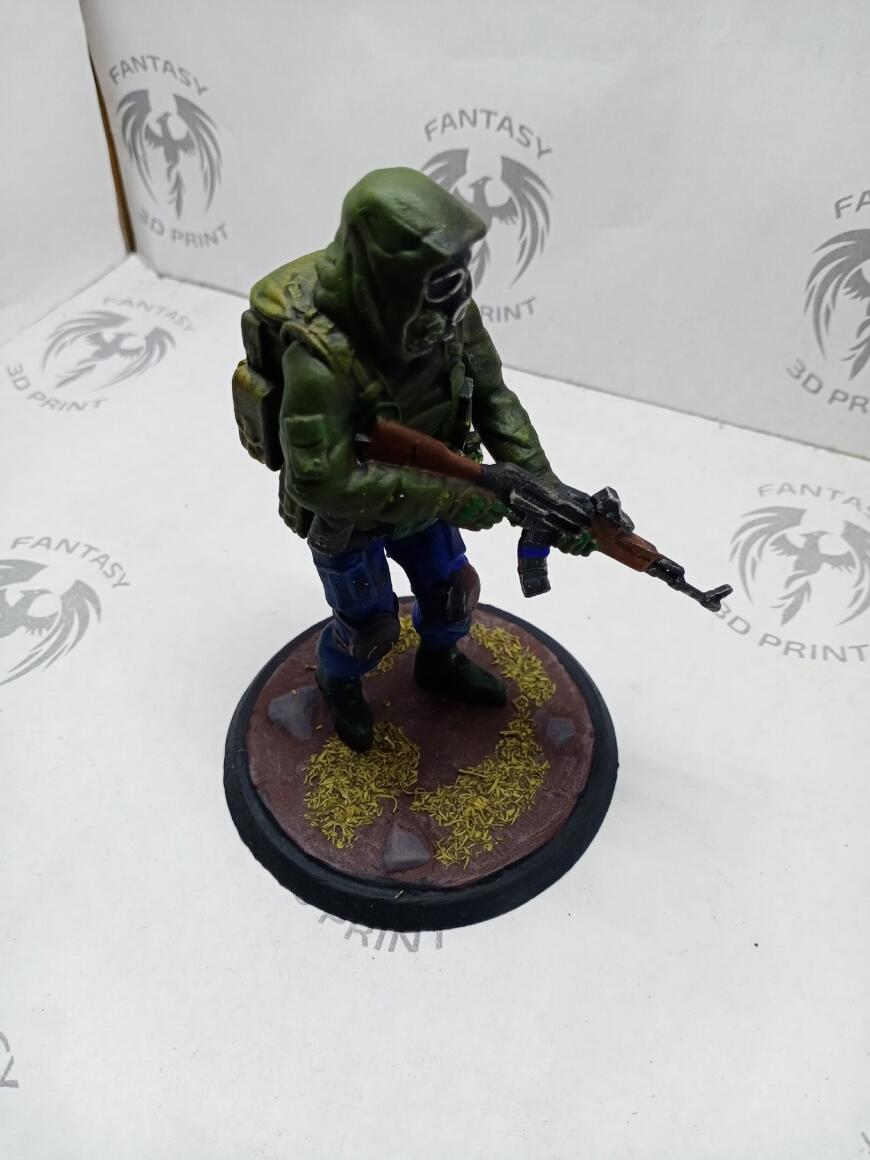 Сталкер с автоматом Сталкер с автоматом