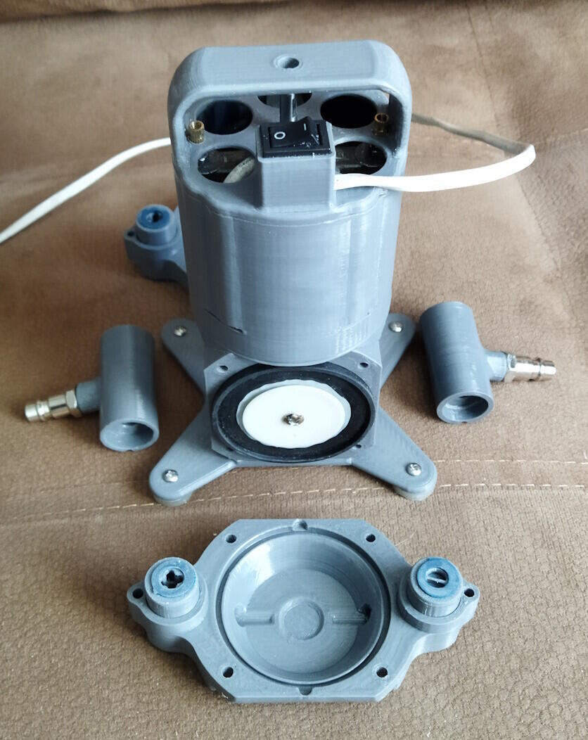 Универсальный компрессор-вакууматор.