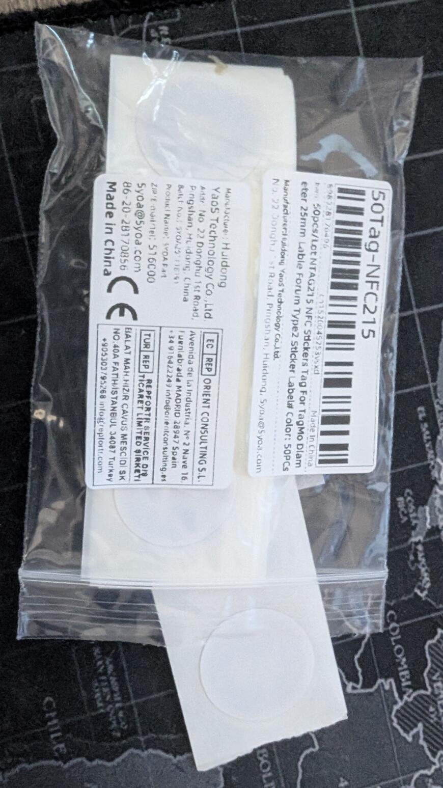 Печать двухцветного брелка в режиме паузы с установкой NFC-метки