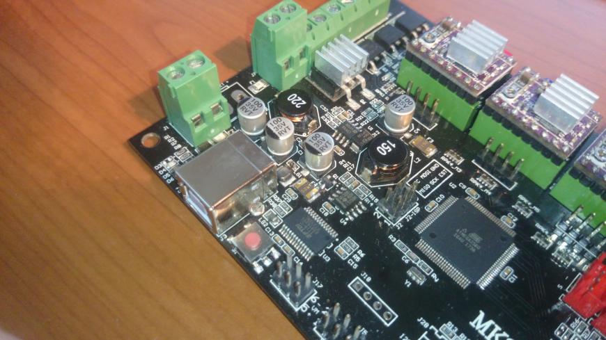 постоянное питание на стол и хотенд.