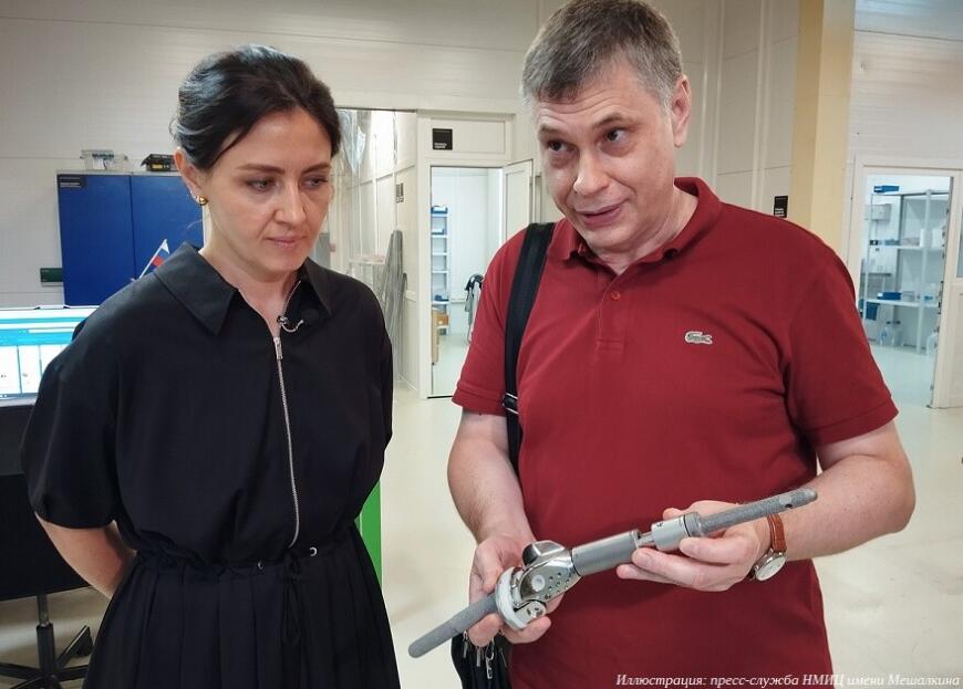 Новосибирские онкохирурги выполнили первую имплантацию полностью отечественного модульного протеза нижней конечности