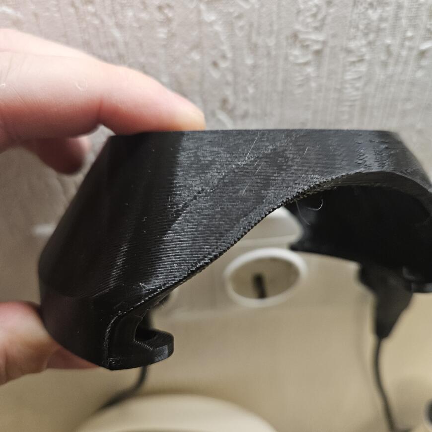 Подскажите в чем может быть проблема? На правой части детали вот такой дефект, слева его нет,пластик petg, принтер Creality K2 Подскажите в чем может быть проблема? На правой части детали вот такой дефект, слева его нет,пластик petg, принтер Creality K2