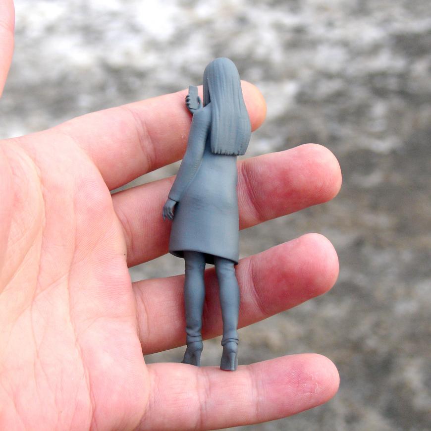 Девушка с айфоном